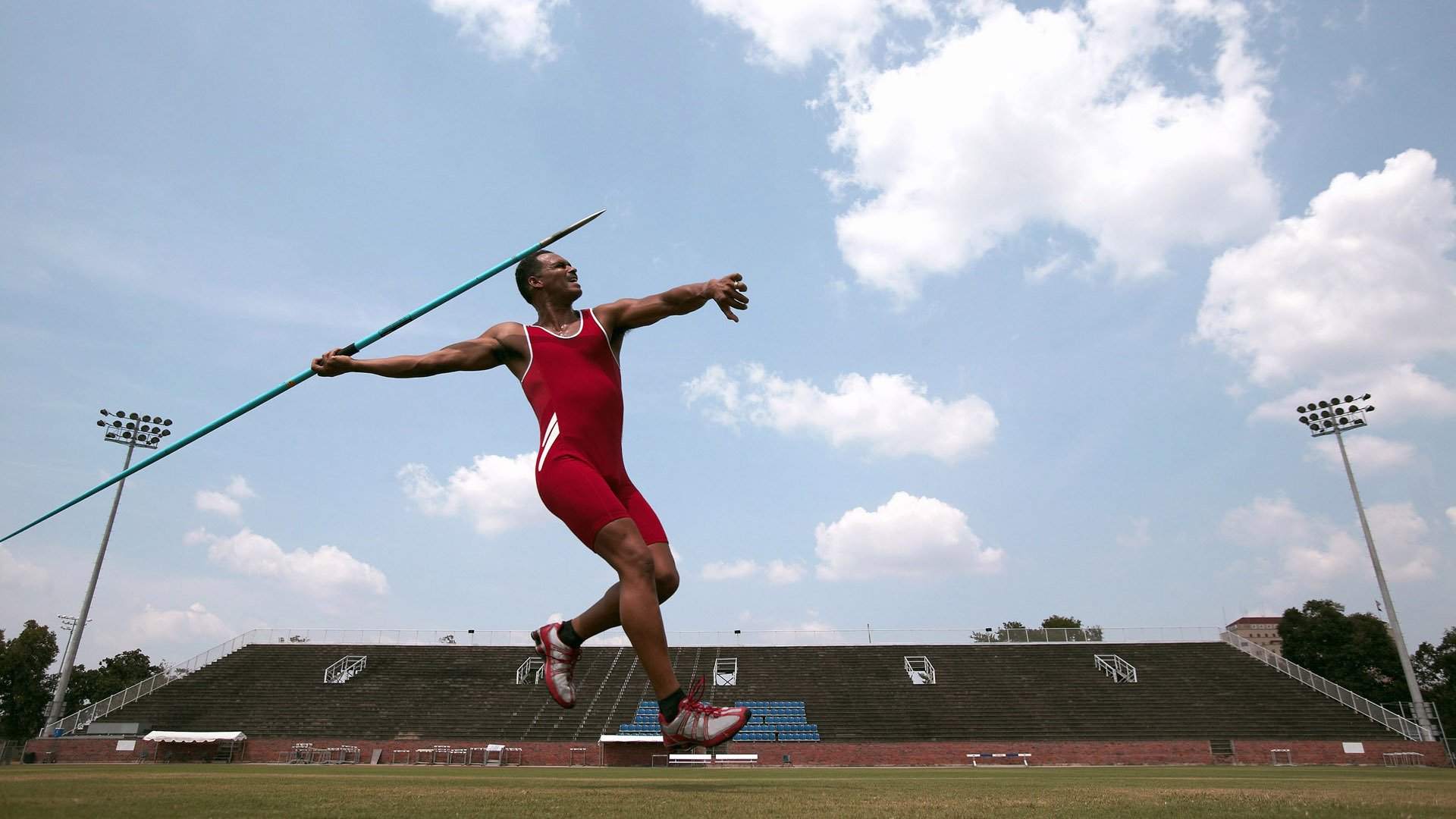 上海申花新帅亮相，球队迎来新气象，上海申花 换帅